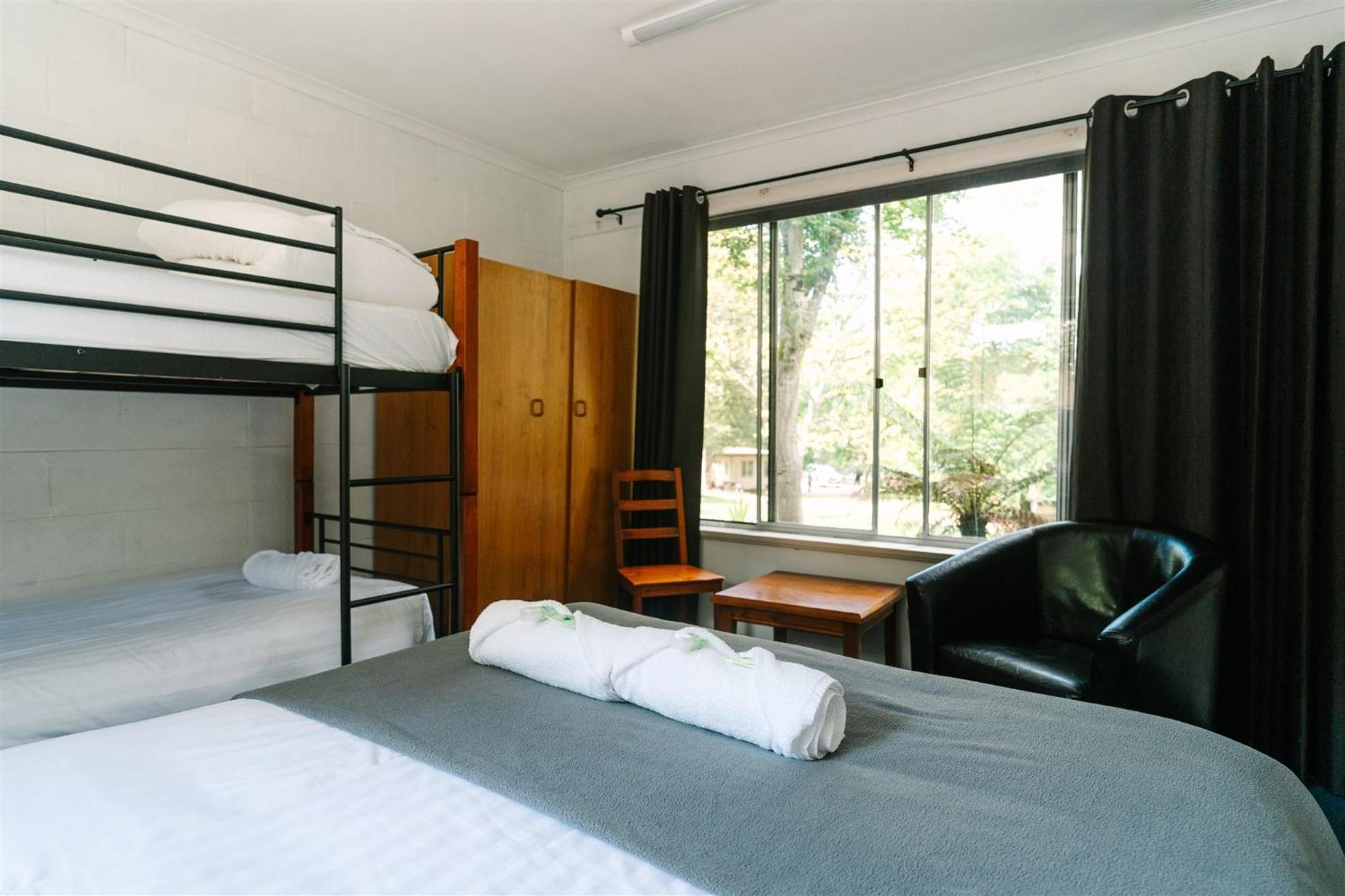 Alpine Riverside Cottages Porepunkah Extérieur photo