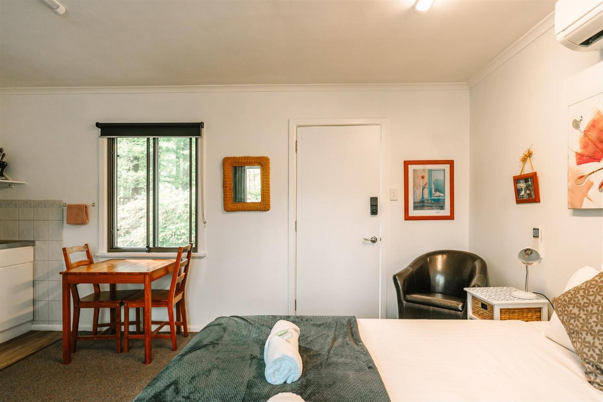Alpine Riverside Cottages Porepunkah Extérieur photo