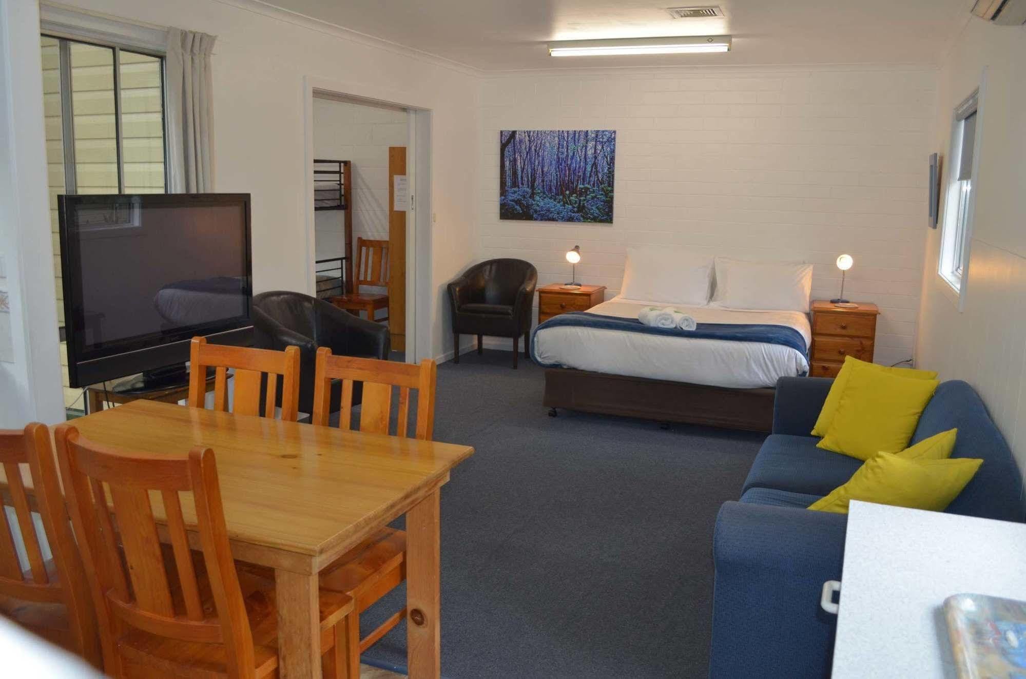 Alpine Riverside Cottages Porepunkah Extérieur photo