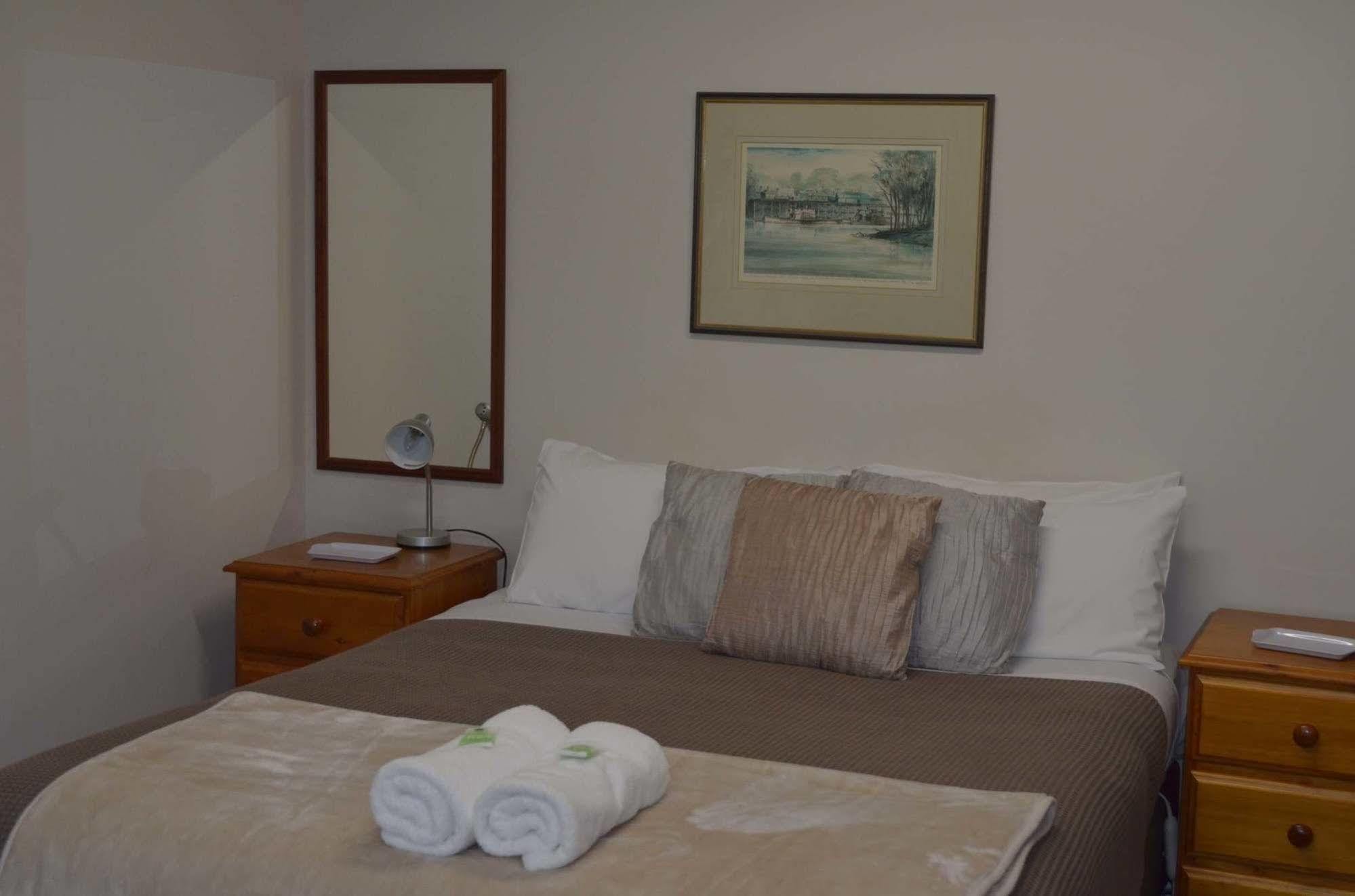 Alpine Riverside Cottages Porepunkah Extérieur photo