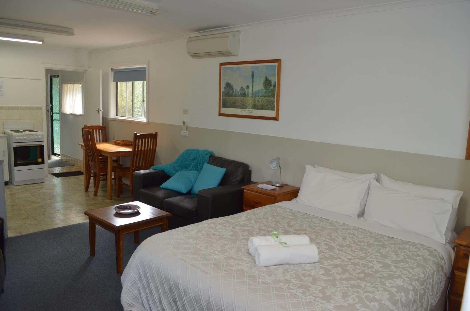 Alpine Riverside Cottages Porepunkah Extérieur photo