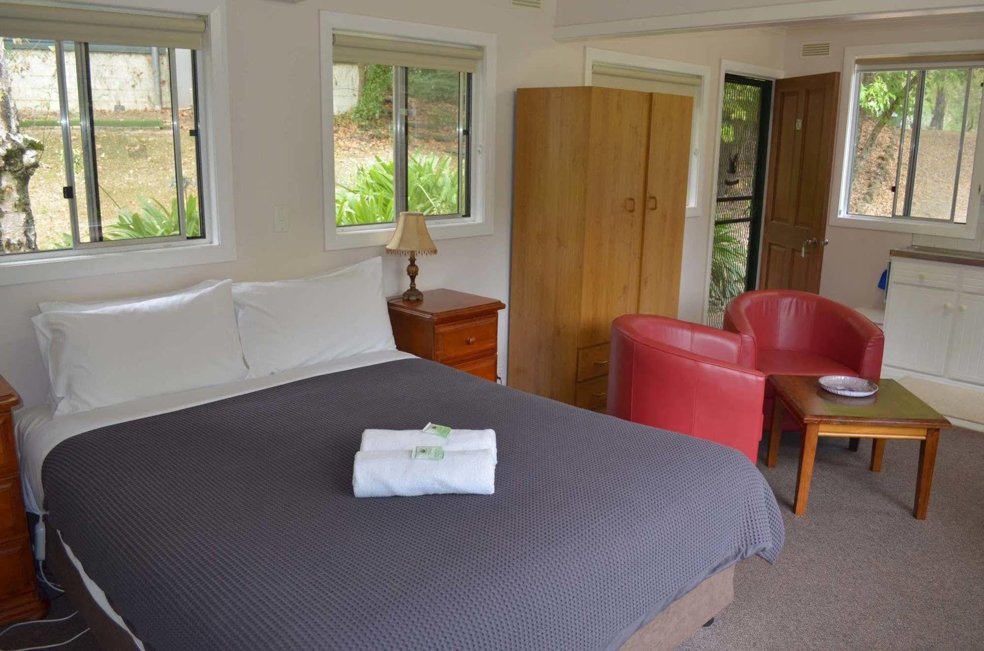 Alpine Riverside Cottages Porepunkah Extérieur photo